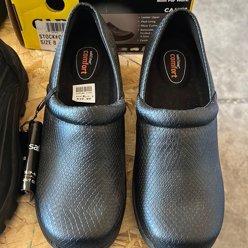 New w/ tags SafeTStep safety shoes, black